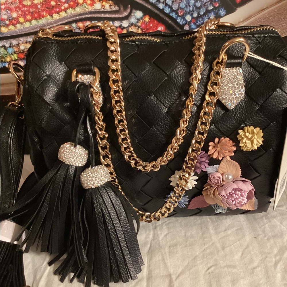 Elegant Black Woven Handbag with Floral Accents 🔥
